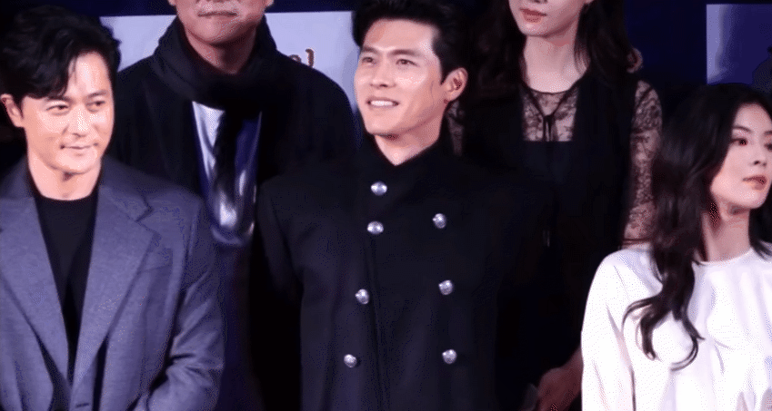 Rộ lại clip Son Ye Jin tới dự họp báo phim của Hyun Bin, đàng trai cười đến mất kiểm soát nhưng thực hư thế nào? - Ảnh 4.