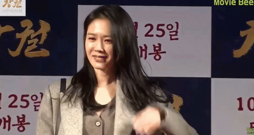 Rộ lại clip Son Ye Jin tới dự họp báo phim của Hyun Bin, đàng trai cười đến mất kiểm soát nhưng thực hư thế nào? - Ảnh 5.