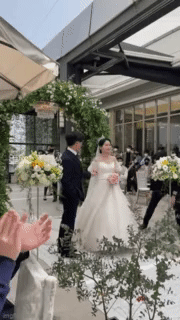 Cô dâu nhảy vũ điệu bắn hoa giấy của Joy (Red Velvet) trong ngày cưới khiến netizen nô nức đòi bắt trend - Ảnh 2.