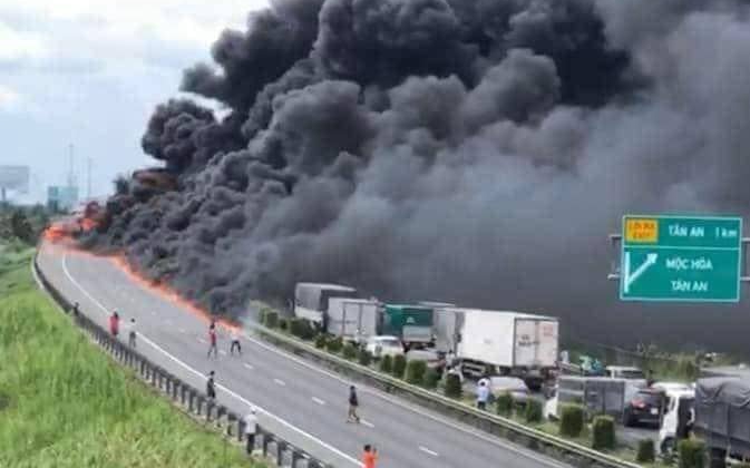 Nguyên nhân xe chở dầu nhớt cháy ngùn ngụt trên cao tốc TP.HCM - Trung Lương