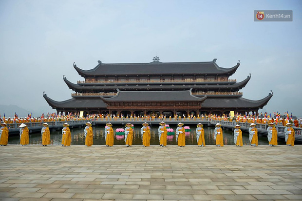 HOT: KDL Quốc gia Tam Chúc sẽ miễn phí toàn bộ du thuyền và xe điện hỗ trợ khách tham quan để chào mừng đại lễ Phật Đản 2022 - Ảnh 1.