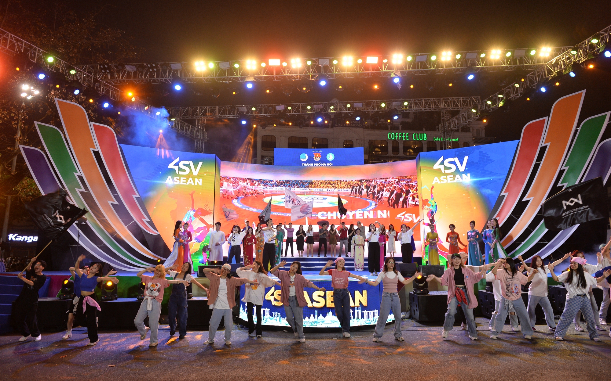 Tưng bừng ngày hội Festival Thanh niên Đông Nam Á chào đón SEA Games 31, “cháy” nhất là đêm gala quy tụ loạt ca sĩ đình đám và đại nhạc hội sinh viên hoành tráng