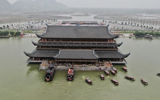 HOT: KDL Quốc gia Tam Chúc sẽ miễn phí toàn bộ du thuyền và xe điện hỗ trợ khách tham quan để chào mừng đại lễ Phật Đản 2022