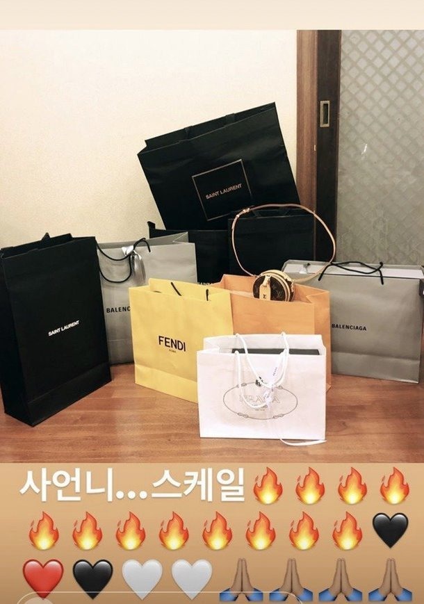 Sao tặng quà fan và ê-kíp: Lưu Diệc Phi, Jennie tặng đồ hiệu cao cấp, Suzy, Hyuna tặng mỹ phẩm xịn nhìn mà mê - Ảnh 9.