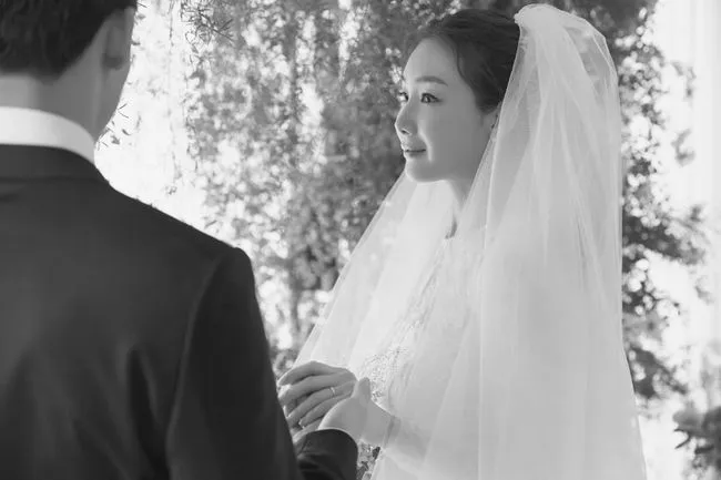 Choi Ji Woo: Nữ hoàng nước mắt châu Á, cô đơn sau cuộc tình với Song Seung Hun và hôn nhân bão tố bên chồng kém tuổi - Ảnh 12.