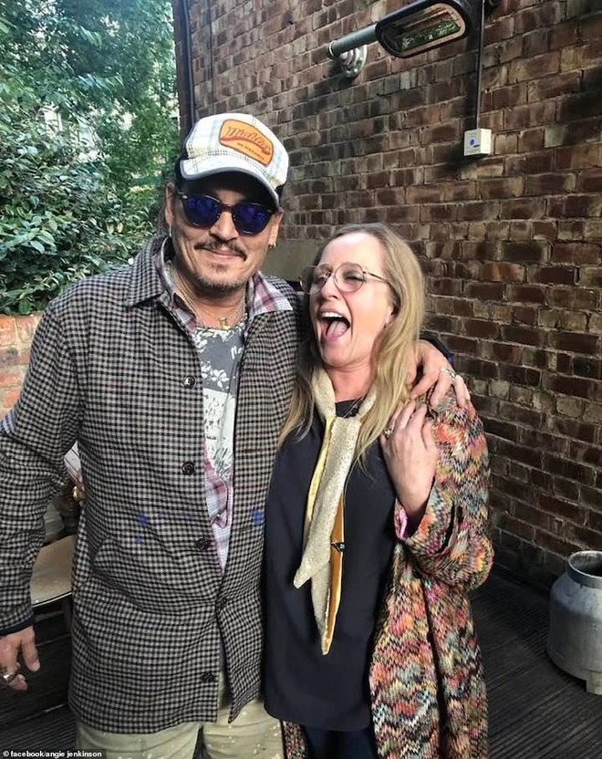 Toàn cảnh phiên tòa phán quyết vụ kiện bom tấn: Đội Johnny Depp rời tòa trong tiếng vỗ tay, Amber Heard mếu máo vì thua kiện - Ảnh 15.