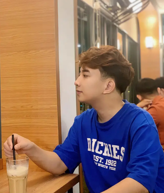 Giới trẻ Hà Nội rủ nhau đóng đô tại quán cafe: Bỏ 30k-50k là hưởng điều hòa mát rượi cả ngày - Ảnh 3.