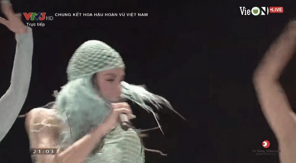 Sau ồn ào rút tên Đông Nhi diễn mở màn Hoa hậu Hoàn vũ Việt Nam 2022, Hồ Ngọc Hà xuất hiện cá tính và nóng bỏng - Ảnh 4.