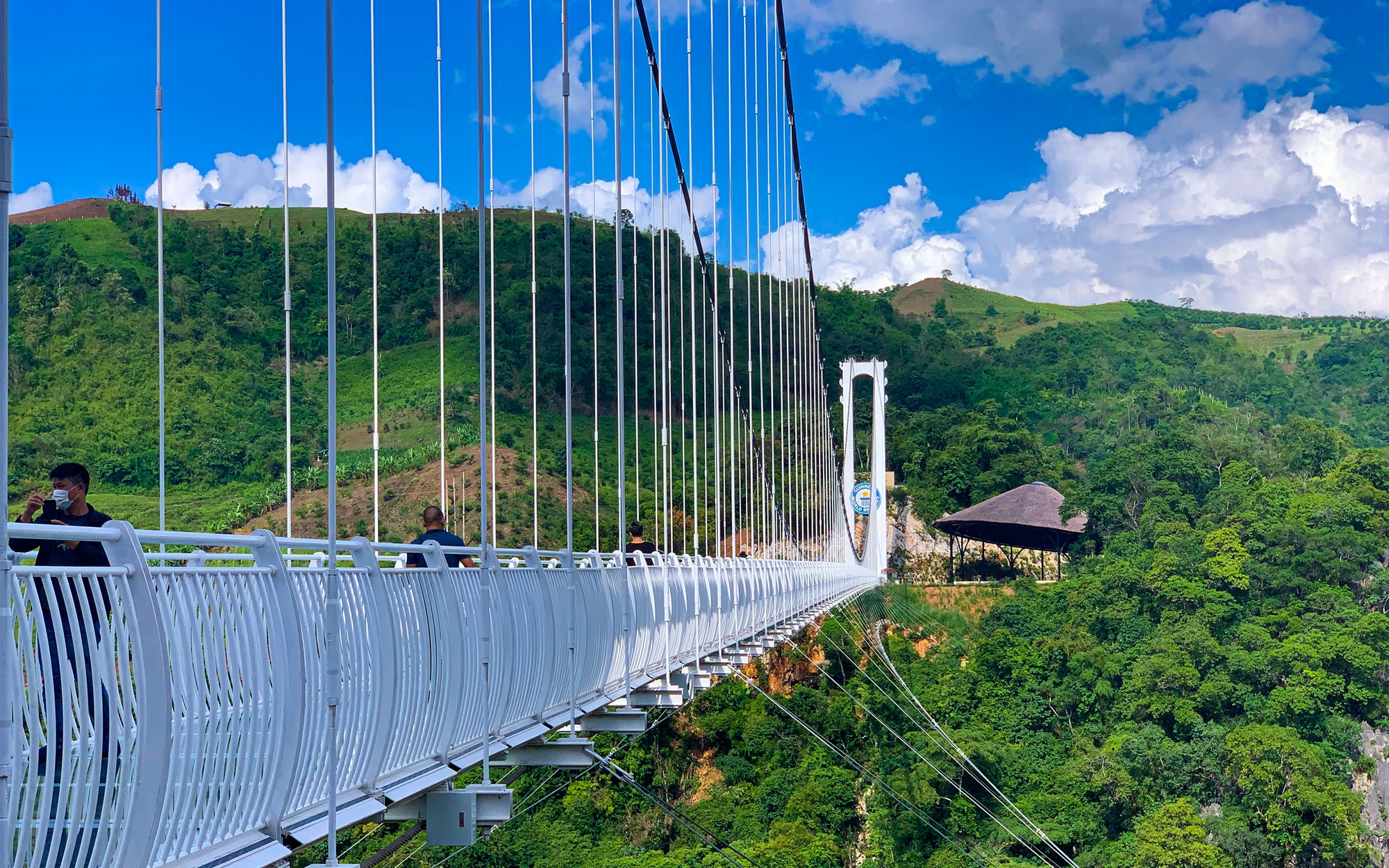 Стеклянный мост в Абхазии