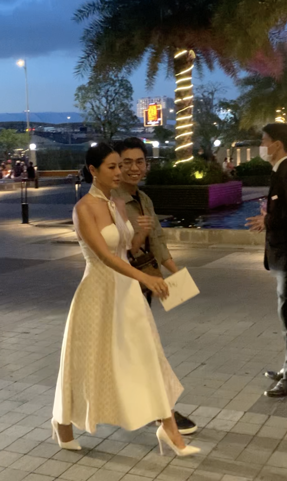 Đám cưới Mạc Văn Khoa: Nghệ sĩ Hoài Linh bất ngờ xuất hiện, dàn sao đình đám hội ngộ - Ảnh 15.