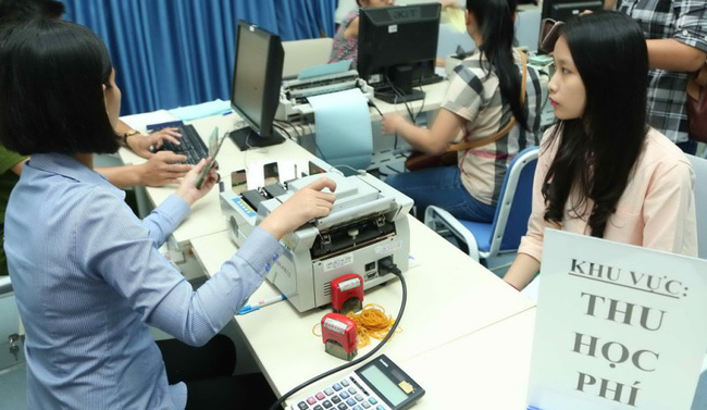 Các trường đại học đồng loạt tăng học phí, áp lực kép đổ lên đầu phụ huynh và sinh viên - Ảnh 2.