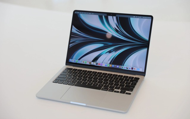 MacBook Air M2 mới về Việt Nam sẽ có giá hơn 30 triệu đồng