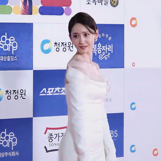 Yoona 3 lần gây sốt tại Oscar Hàn Quốc nhờ sắc vóc tựa tiên nữ giáng trần, riêng 1 năm phá cách thì lại gặp sự cố - Ảnh 15.