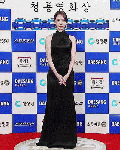 Yoona 3 lần gây sốt tại Oscar Hàn Quốc nhờ sắc vóc tựa tiên nữ giáng trần, riêng 1 năm phá cách thì lại gặp sự cố - Ảnh 5.