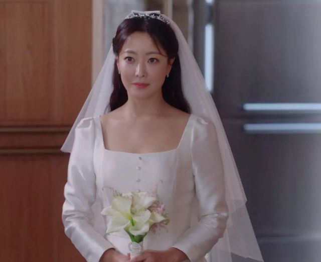 Mỹ nhân tự nhận đẹp hơn Kim Tae Hee hóa cô dâu màn ảnh ở tuổi 46, lấy lại phong độ nhan sắc sau khi lộ cả tá nếp nhăn - Ảnh 1.