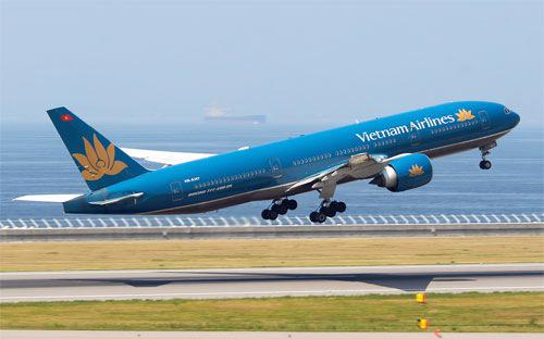 Máy bay Vietnam Airlines hạ cánh khẩn cấp tại Đà Nẵng vì sự cố động cơ - Ảnh 1.