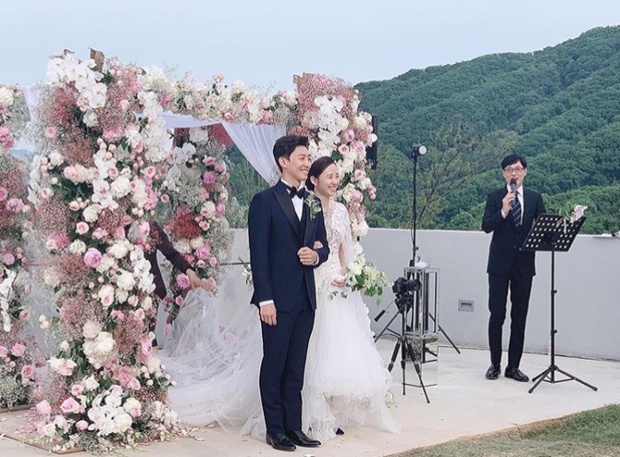 Đám cưới gây sốt của tài tử nổi tiếng nhất hiện nay: Yoona, Park Seo Joon và dàn sao khủng tề tựu, đến ảnh cưới cũng độc nhất vô nhị - Ảnh 2.