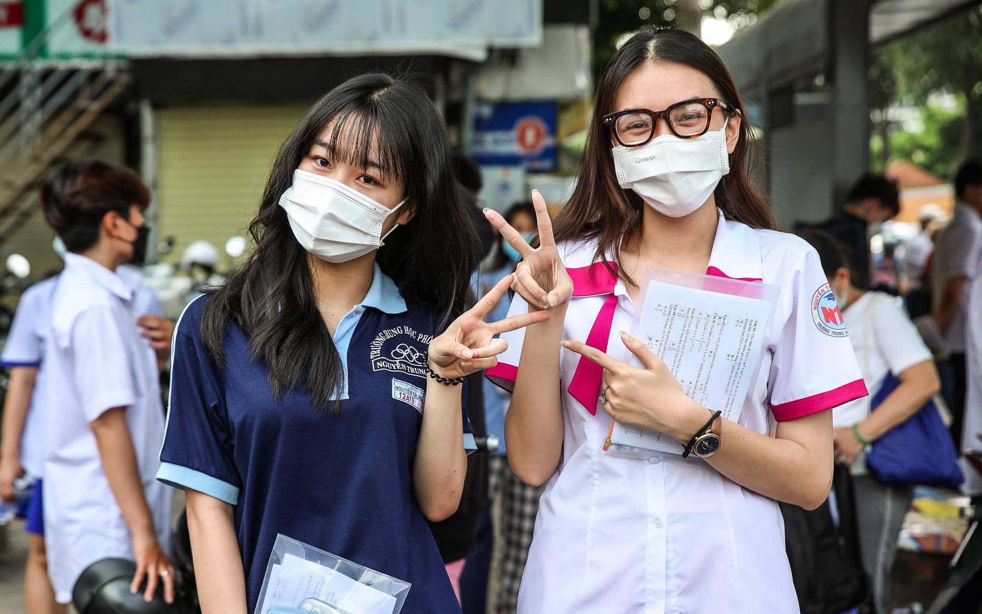 Kết thúc giờ làm bài môn Toán: Đề thi bình thường, phần lớn thí sinh tự tin đạt điểm 7-8 trở lên