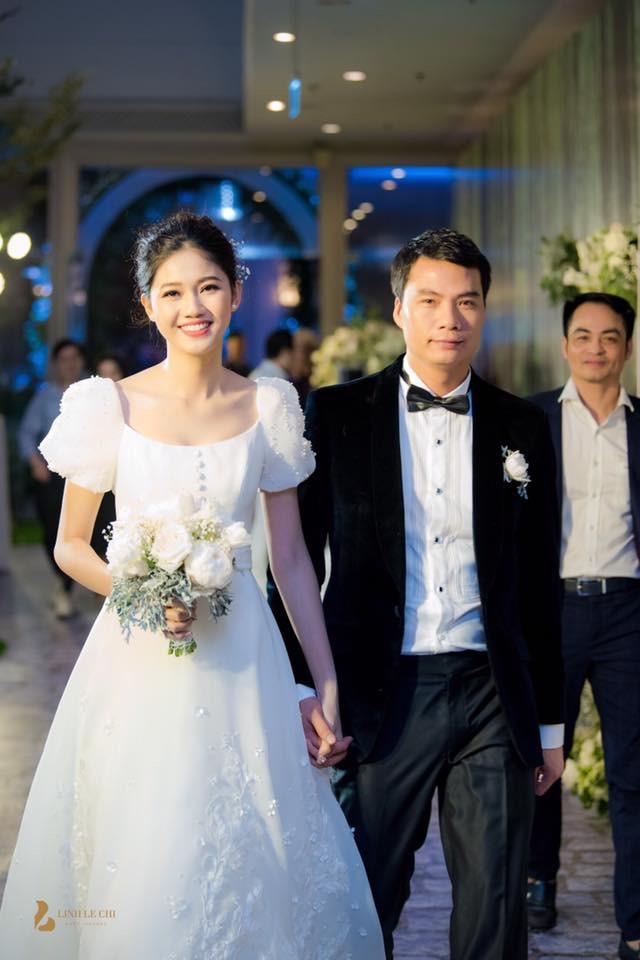 Cuộc sống hiện tại của Top 3 Hoa hậu Việt Nam 2016: Đỗ Mỹ Linh sắp cưới bạn trai thiếu gia, 2 Á hậu thì sao? - Ảnh 13.