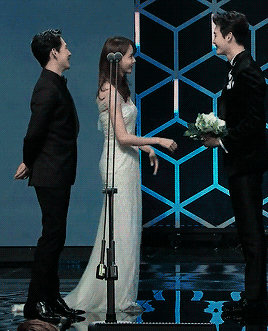 Trước khi là tình màn ảnh, hóa ra Yoona và Lee Jong Suk có khoảnh khắc tình bể bình ngay trên sân khấu từ 6 năm trước - Ảnh 1.