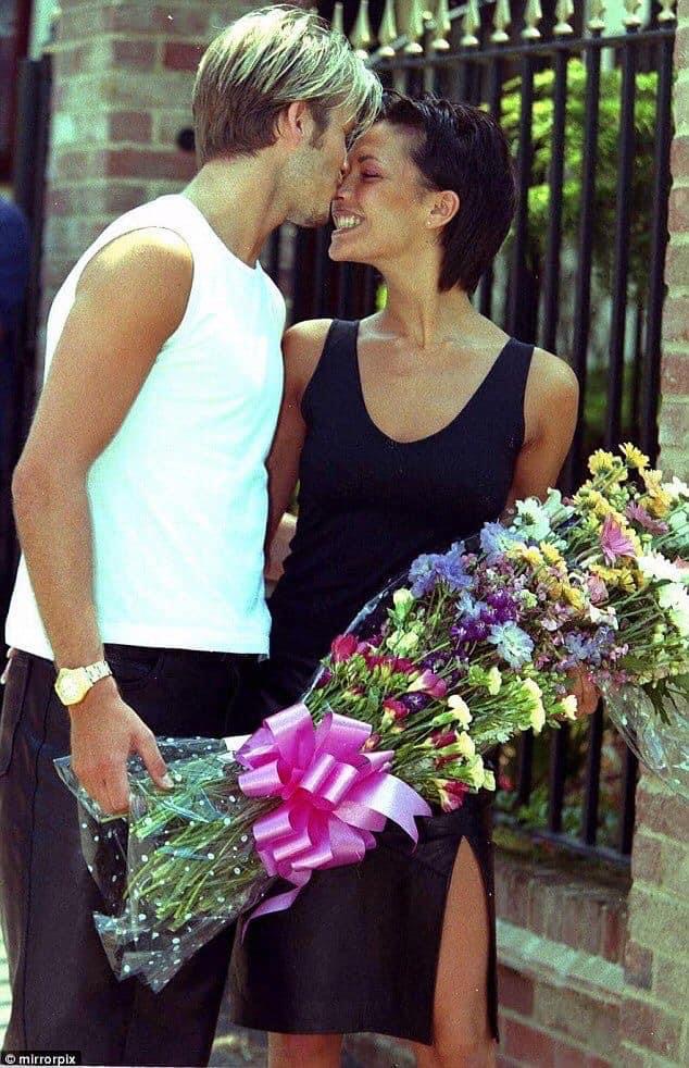 Chuyện tình David và Victoria Beckham: Yêu nhau từ cái nhìn đầu tiên, 1001 phốt ngoại tình và tình yêu 23 năm chưa bao giờ tắt - Ảnh 2.