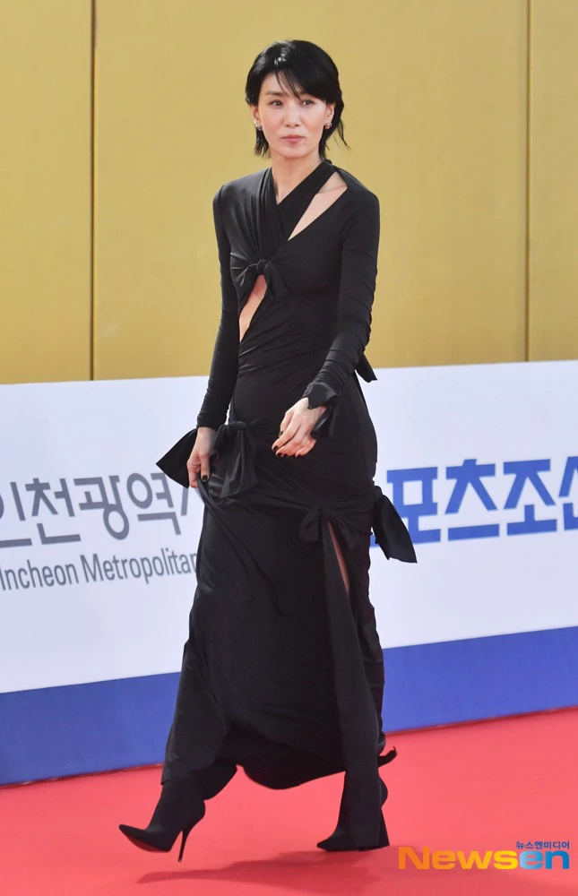 Siêu thảm đỏ Rồng Xanh 2023: Song Hye Kyo lộng lẫy dẫn đầu dàn mỹ nhân The Glory, Yoona lột xác táo bạo lấn át Suzy - Ảnh 14.