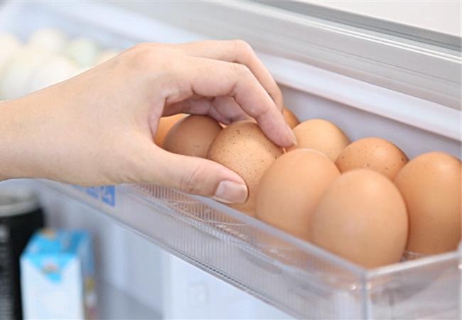 Trứng đầy dinh dưỡng nhưng bảo quản trong tủ lạnh theo cách này lợi bất cập hại, nhiều người vẫn quen làm - Ảnh 1.