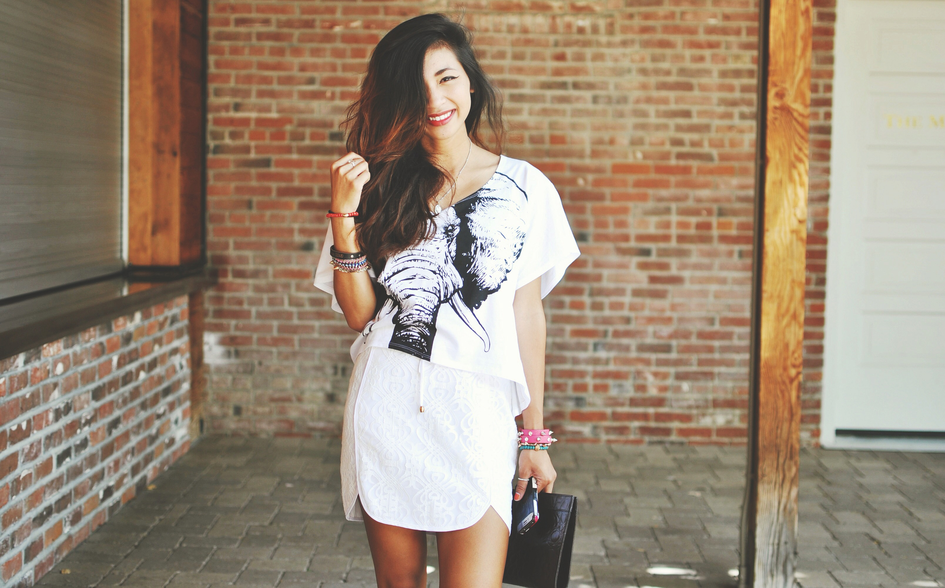 Biến đổi phong cách casual ban ngày thành style tiệc tùng buổi tối