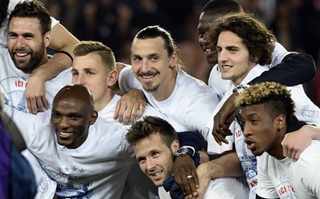 Thua trận, Ibrahimovic và đồng đội vẫn được ăn mừng chức vô địch