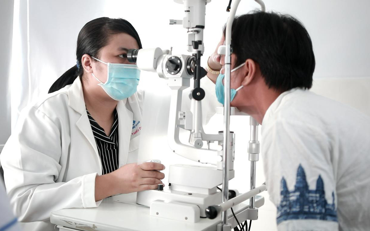 Trao cơ hội khám và mổ mắt cho bà con có hoàn cảnh khó khăn