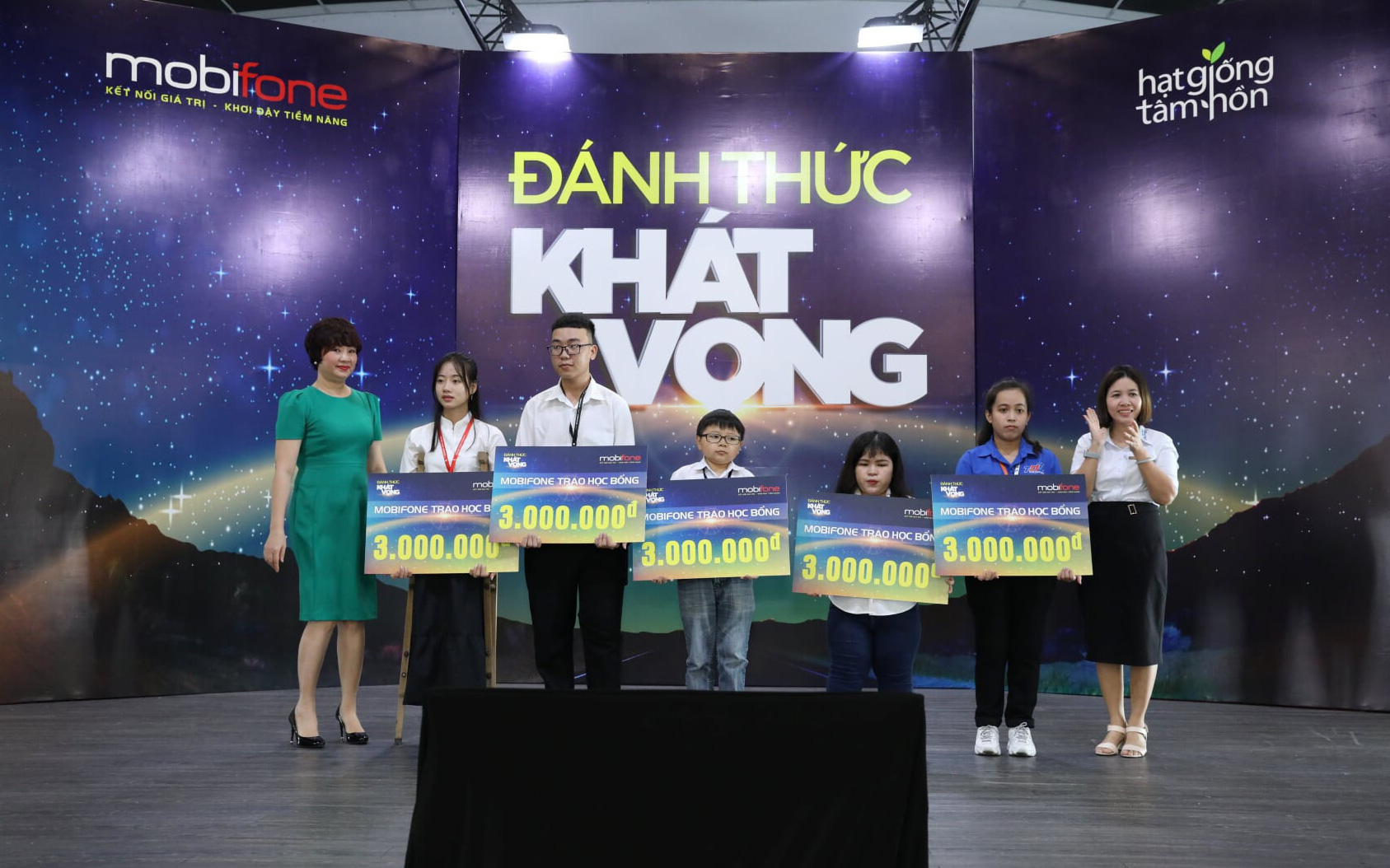 Chuỗi chương trình “Đánh thức khát vọng” được sinh viên và học sinh TP.HCM đón nhận đầy hào hứng
