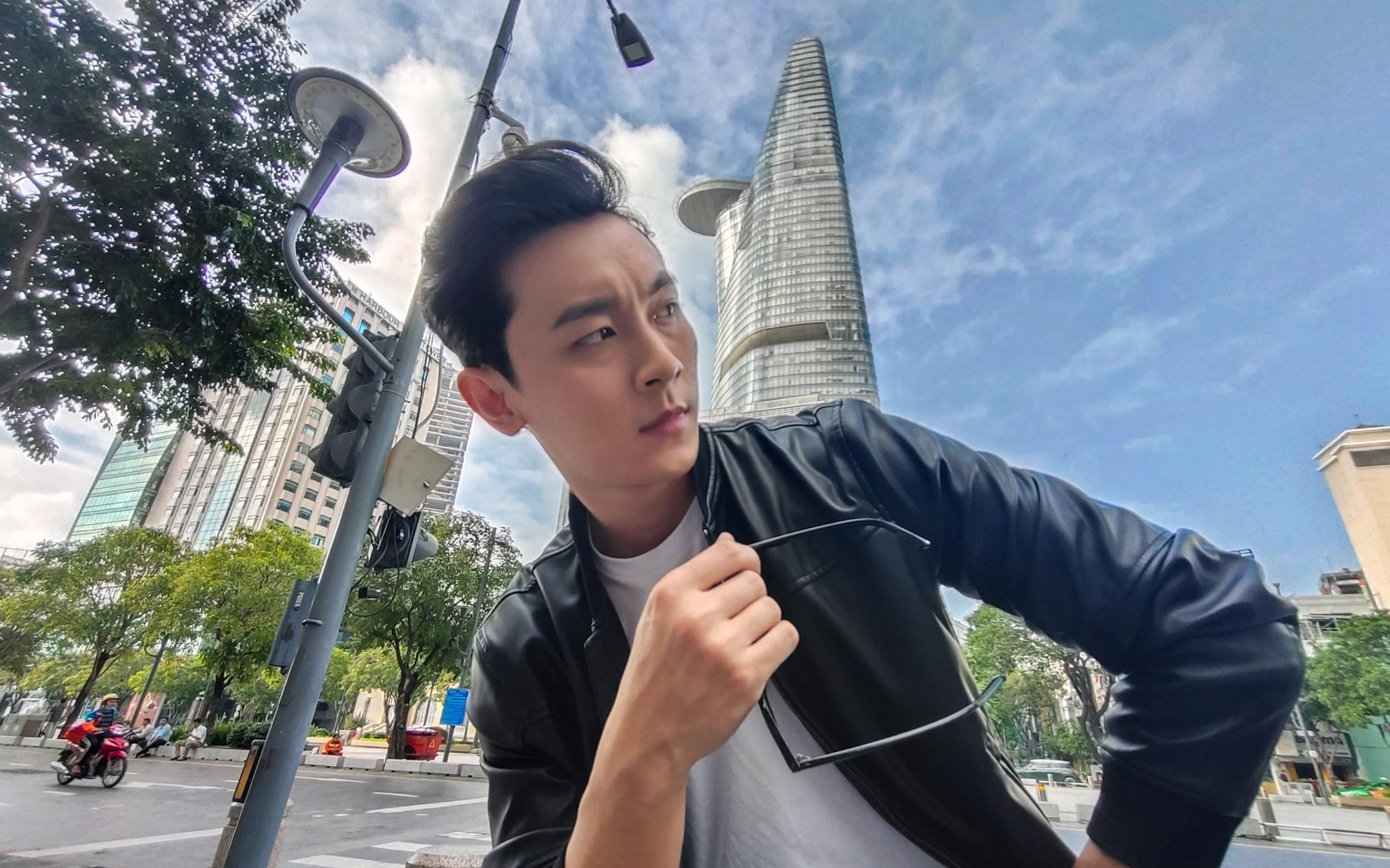 Loạt khoảnh khắc chân thật của các YouTuber và người nổi tiếng qua ống kính vivo V20