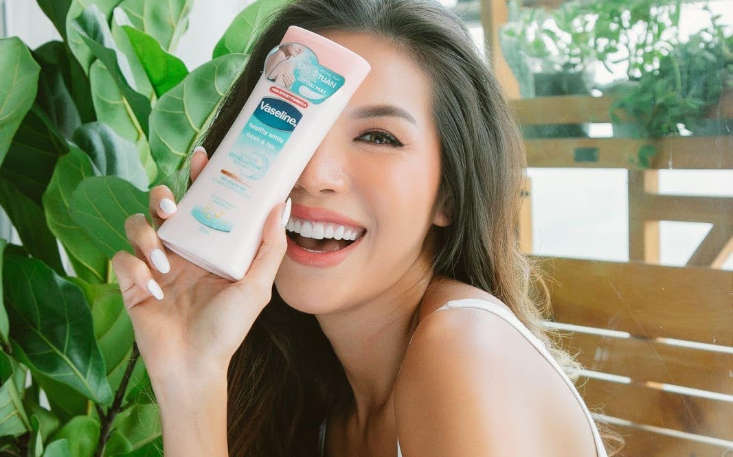Minh Tú bật mí bí quyết lấy lại làn da rạng rỡ hậu “mắc kẹt