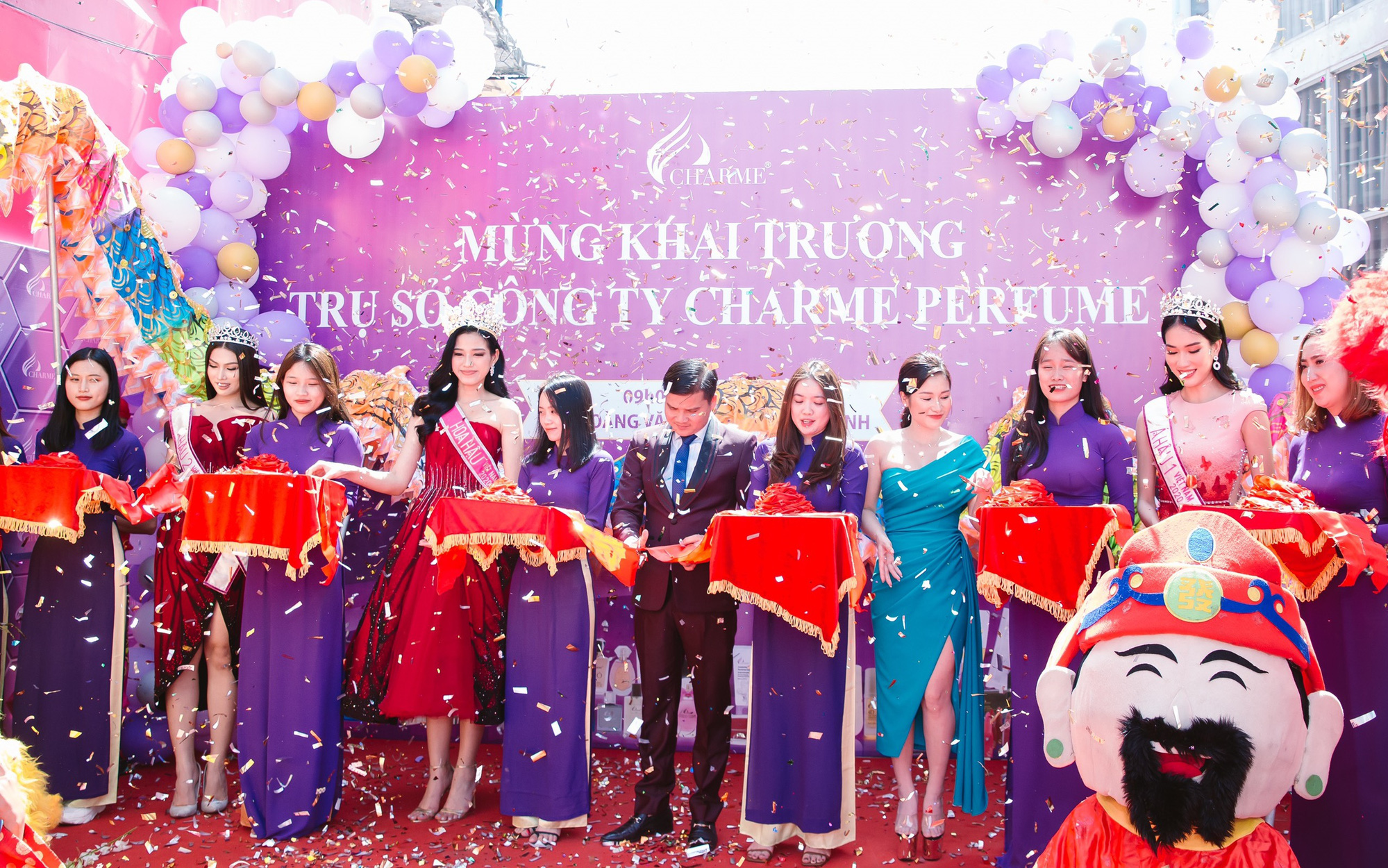 Top Hoa hậu Việt Nam 2020 đến chúc mừng nước hoa Charme khai trương trụ sở công ty tại TP.HCM