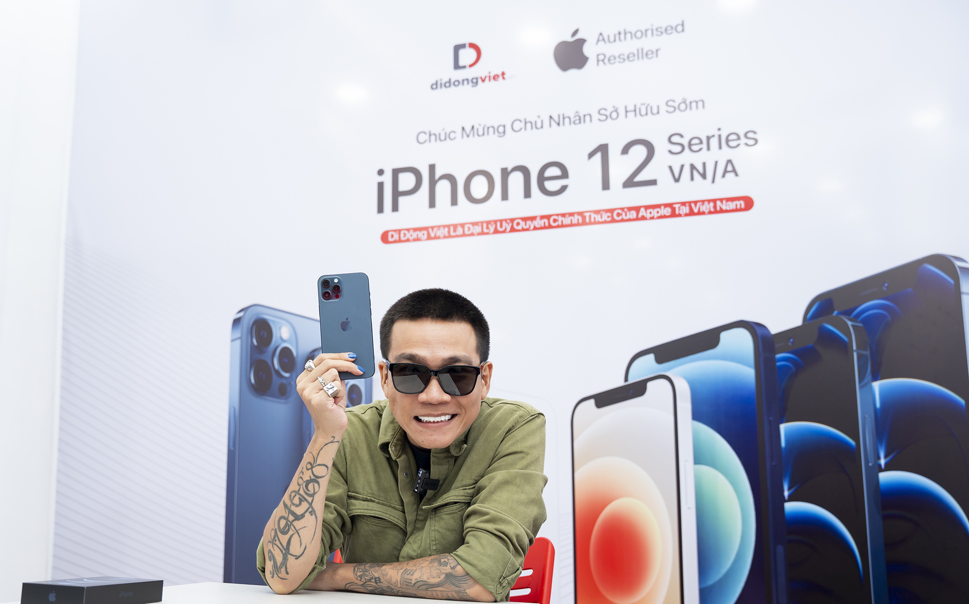 Wowy sở hữu iPhone 12 Pro Max VN/A ngay trong ngày mở bán đầu tiên tại Việt Nam