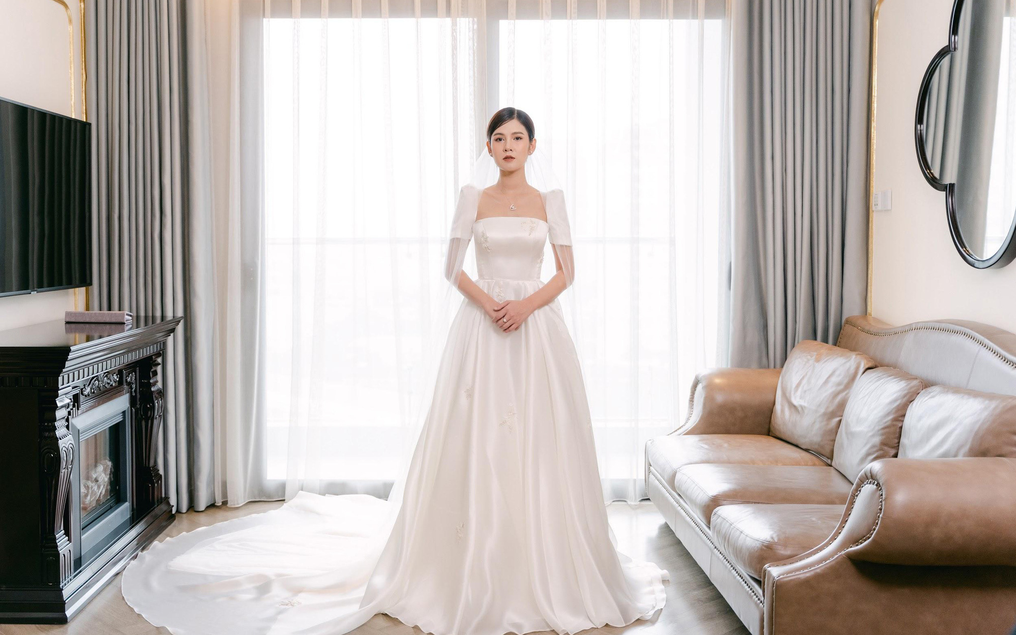 MC - Diễn viên Thu Hoài lung linh trong không gian cưới tại khách sạn dát vàng Dolce Hanoi Golden Lake
