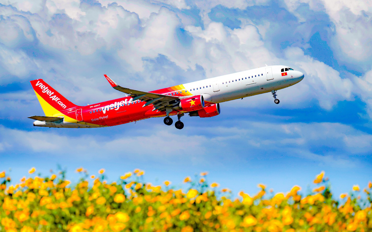 Bay “chất” cùng Vietjet - Vui lễ hội, trúng xe hơi, chào năm mới