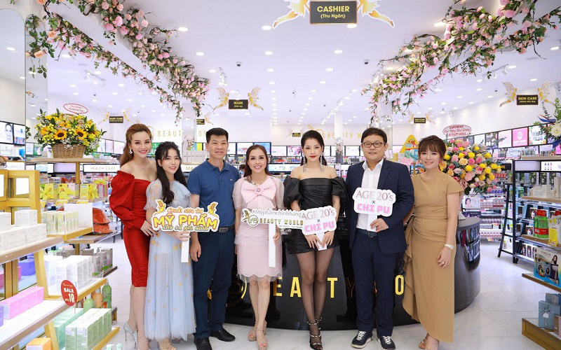 Săn mỹ phẩm chính hãng &quot;sale sập sàn&quot; tại AB Beauty World, dân tình &quot;rần rần&quot; quẩy cùng Chi Pu