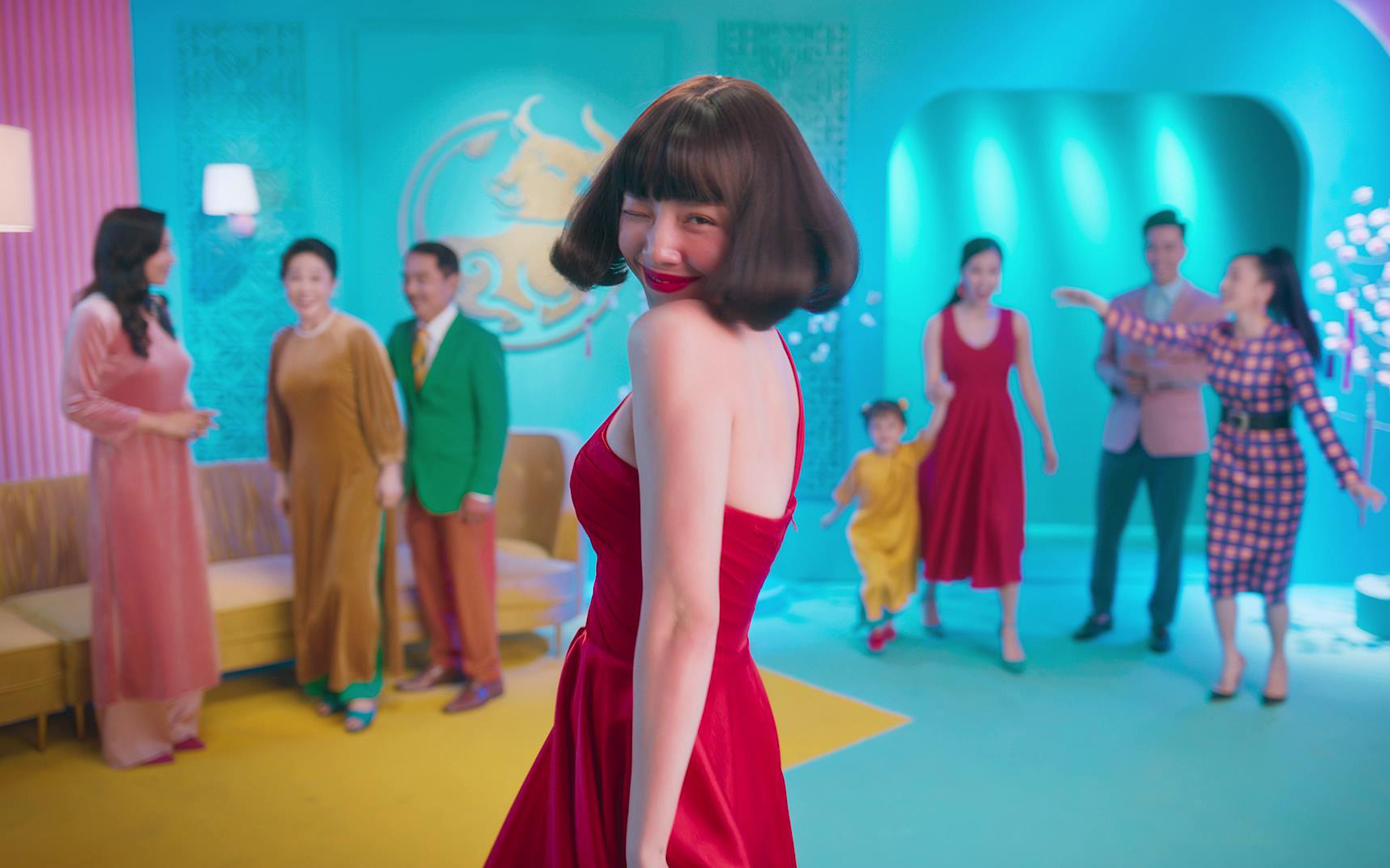 Tóc Tiên tận dụng lại đồ cũ trong MV mới, nhan sắc vẫn "đỉnh của chóp", đố fan nào "soi" được tặng quà luôn