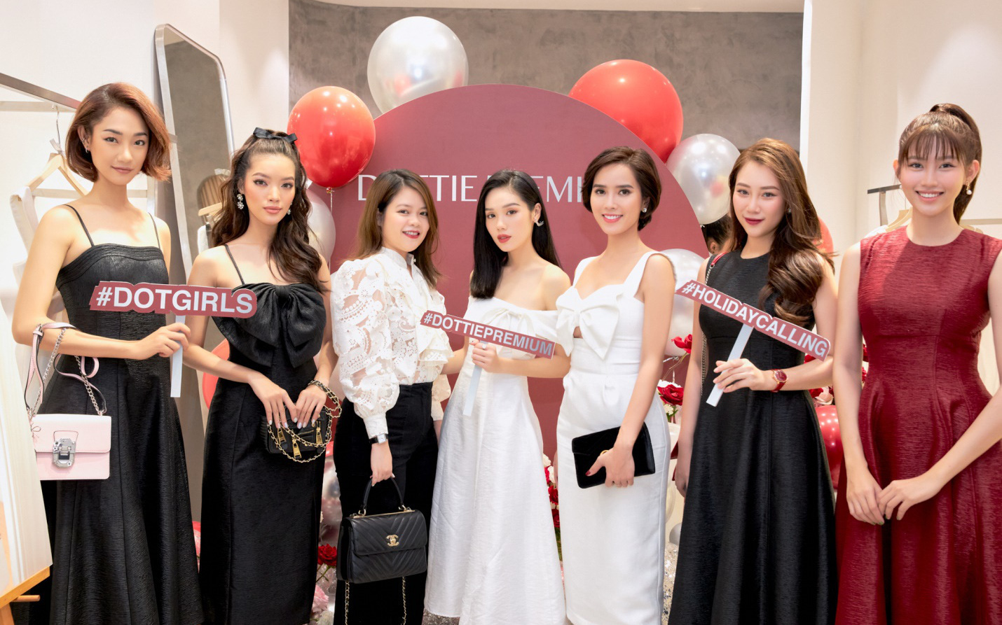 BST Holiday Calling của local brand Việt: Váy áo cực xinh, giá lại hợp lý, đến dàn hot face còn mê