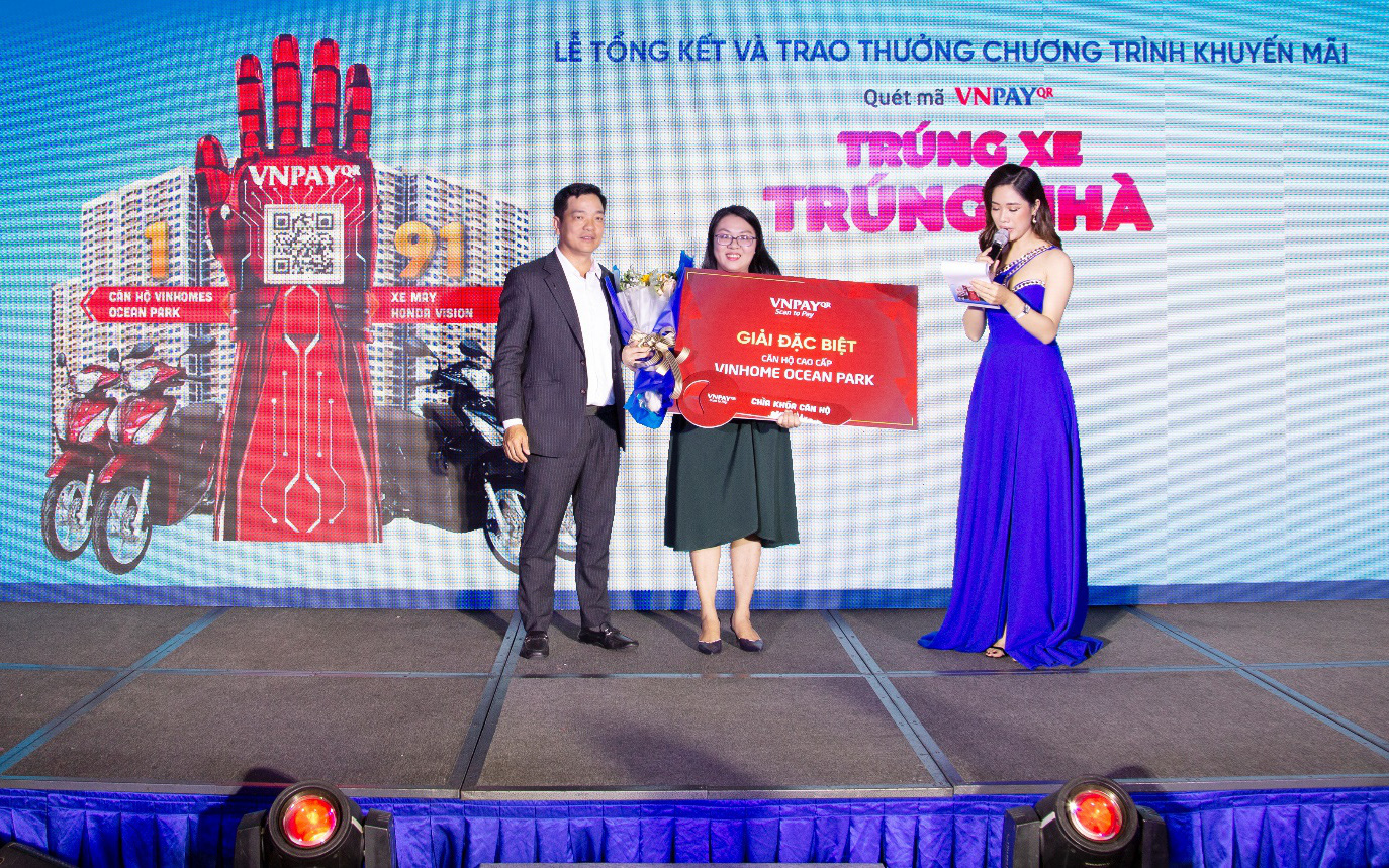 Cô giáo thanh toán qua VNPAY-QR cho tiện, rồi &quot;tiện&quot; trúng luôn căn hộ cao cấp Vinhomes