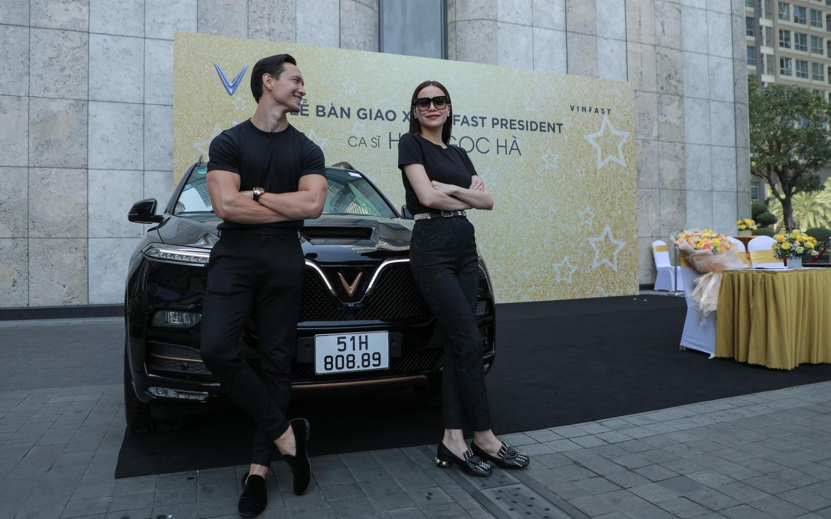 Hà Hồ và Kim Lý tiếp tục ủng hộ thương hiệu Việt khi sở hữu thêm VinFast President