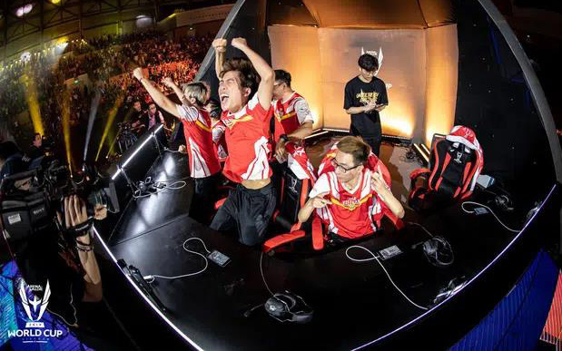Không chỉ là giải Esports hàng đầu Việt Nam, Liên Quân Mobile còn là cuộc chiến spotlight với nhiều cái tên hot chẳng kém celeb