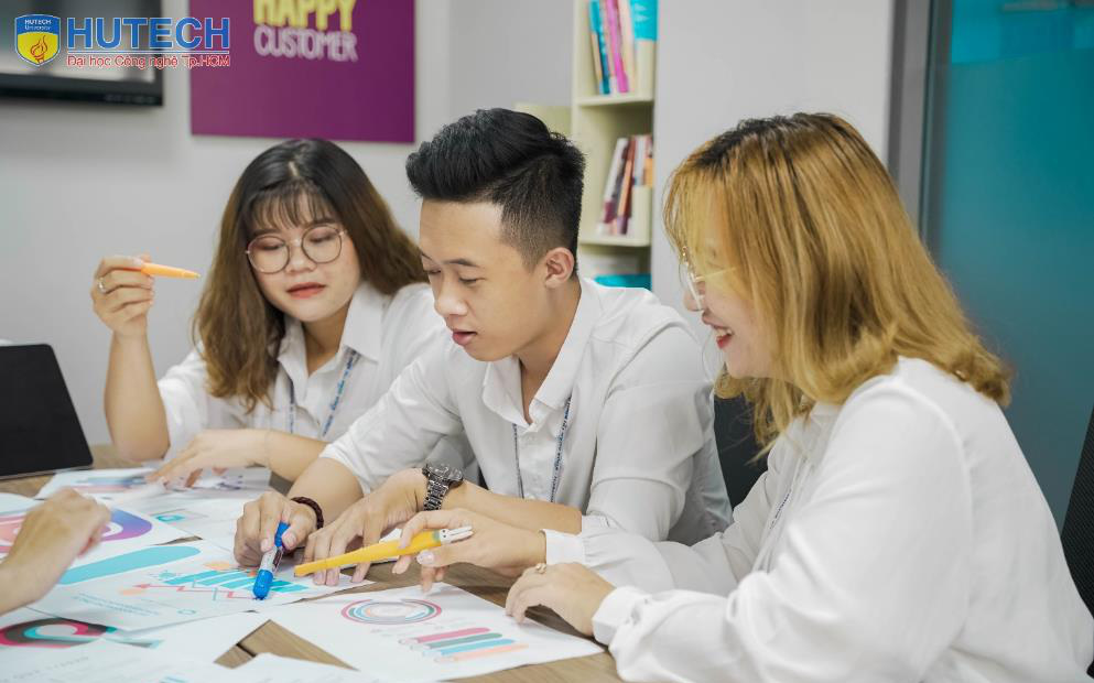 Trải nghiệm doanh nghiệp: Mô hình đào tạo hiệu quả cho sinh viên ngành Quản trị nhân lực