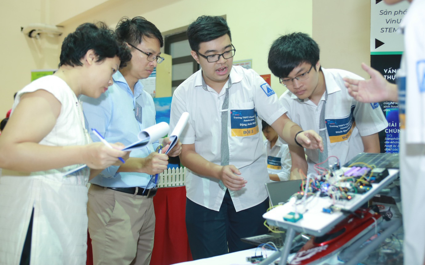 STEAM for Vietnam và VinUni tổ chức khóa học về Robotics cho học sinh THPT