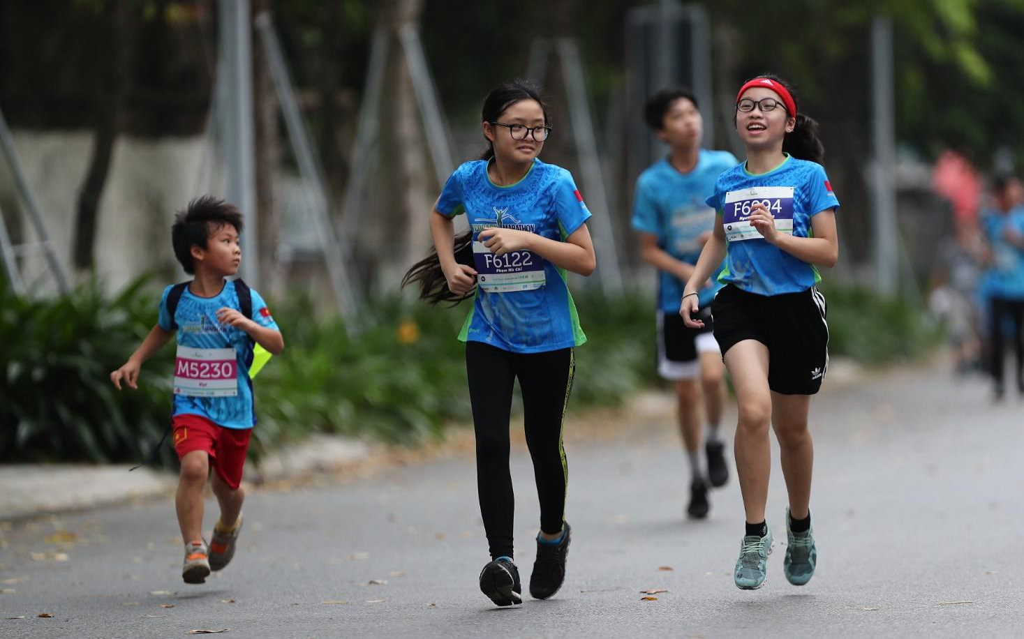 Những chân chạy nhí ở Ecopark Marathon 2021