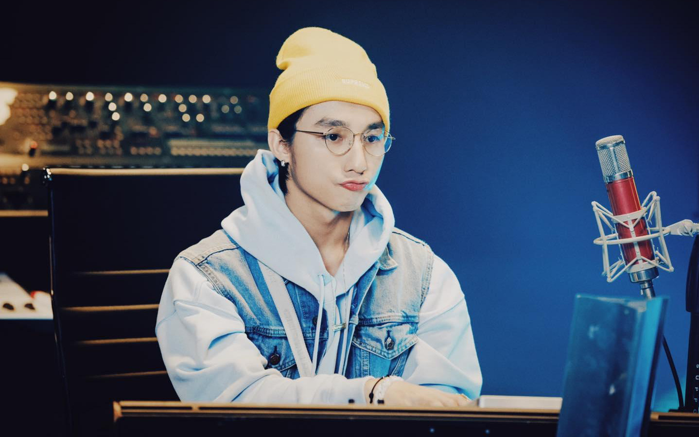 Sơn Tùng M-TP đẹp trai như “teen boy" mới lớn, “thả thính” fan ngọt thấu tim trong livestream Giật Mình Lần 1