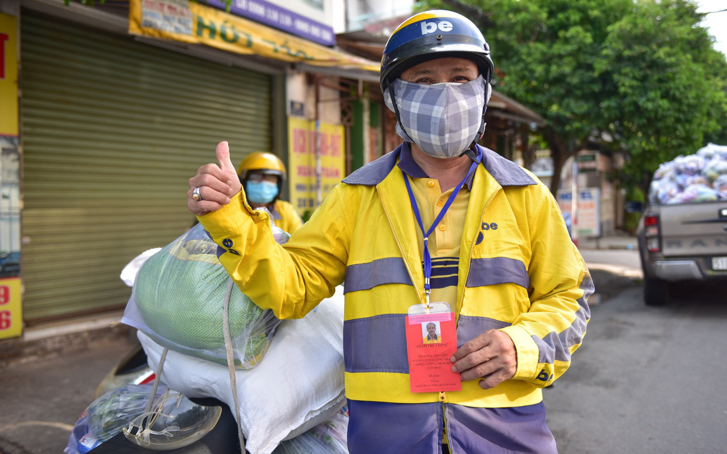 Chuyện các bác tài công nghệ chở hàng miễn phí cho người dân Sài Gòn