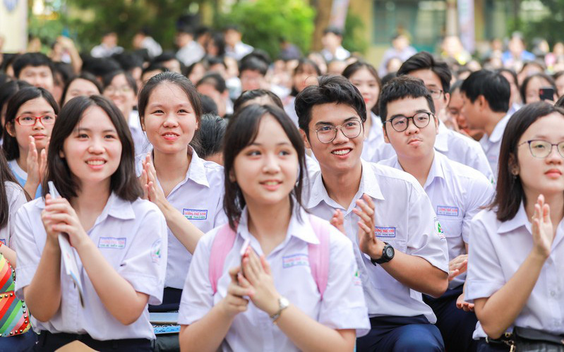 Hồi hộp chờ điểm chuẩn, nhiều thí sinh đã thực hiện ngay việc này để vào đại học