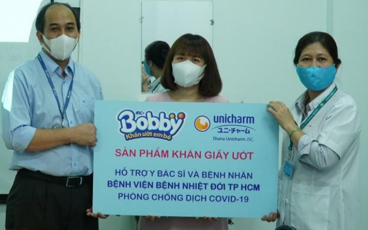 Bobby chung tay đẩy lùi dịch bệnh, sát cánh cùng tuyến đầu chống dịch, hỗ trợ bệnh nhi sơ sinh